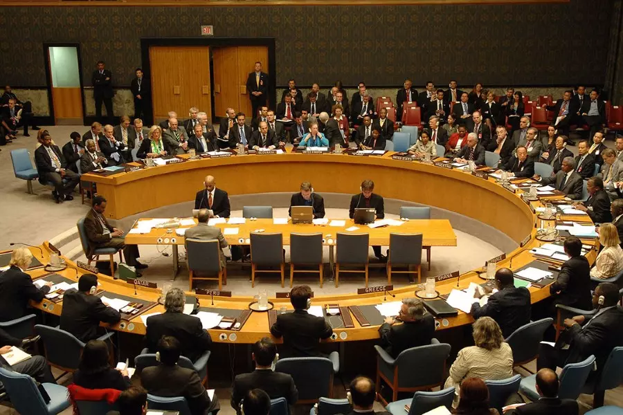 مجلس الأمن يعتمد قرار بتمديد آلية إدخال المساعدات لسوريا عبر معبر واحد ولمدة عام