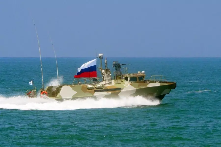 قوات روسية تحتفل بـ "يوم البحرية الروسية" على شواطئ مدينة طرطوس