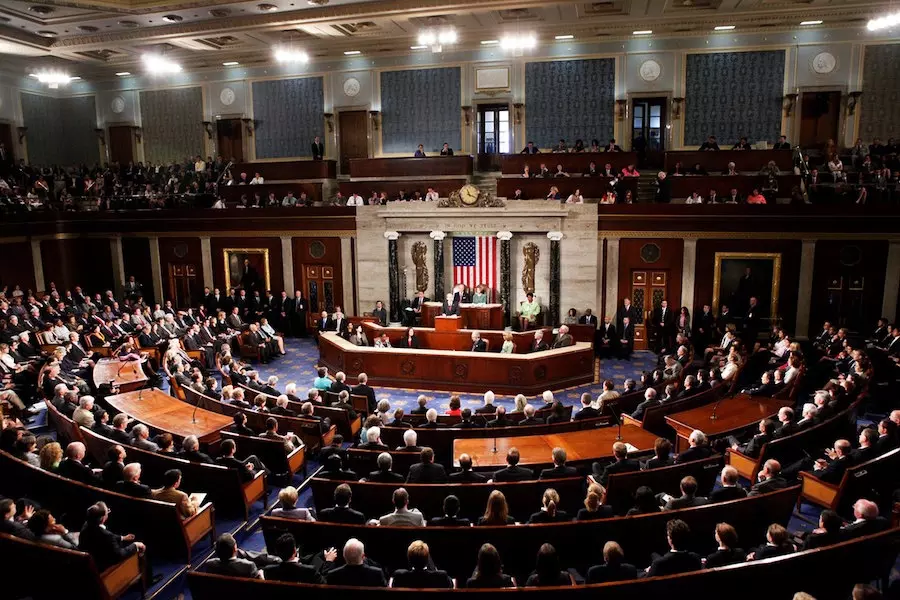 مجلس النواب الأمريكي يُجيز قانون “قيصر” تمهيداً لعزل الأسد و معاقبة داعميه بما فيهم ايران و روسيا