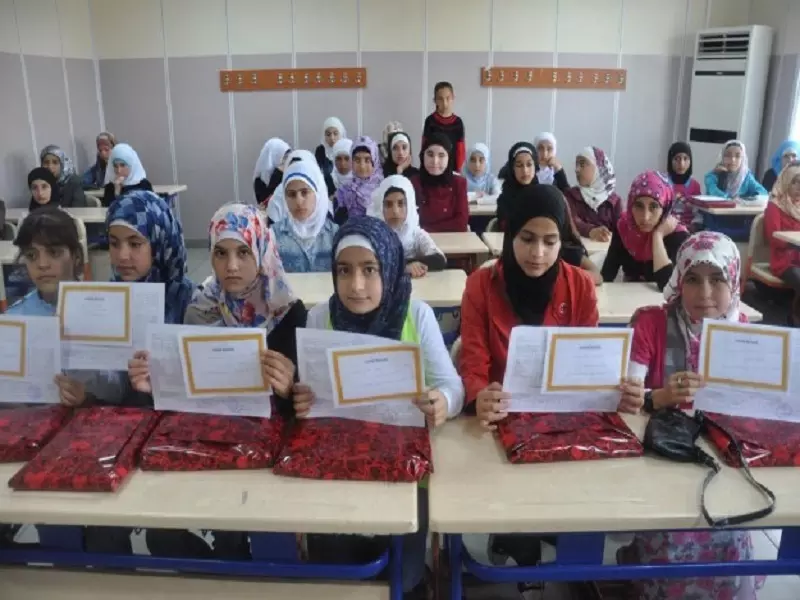 3750 طالب سوري في مخيم للاجئين في جنوب تركيا يحتفلون بإنتهاء العام الدارسي
