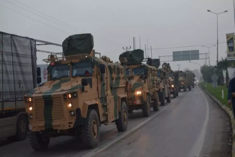 القوات التركية تدفع بتعزيزات عسكرية جديدة إلى حدودها مع سوريا