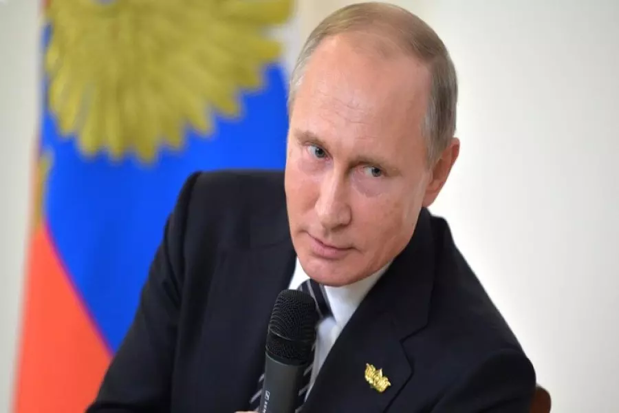 بوتين ينفي استخدام الأسد للكيماوي ويؤكد عدم دفاعه عنه