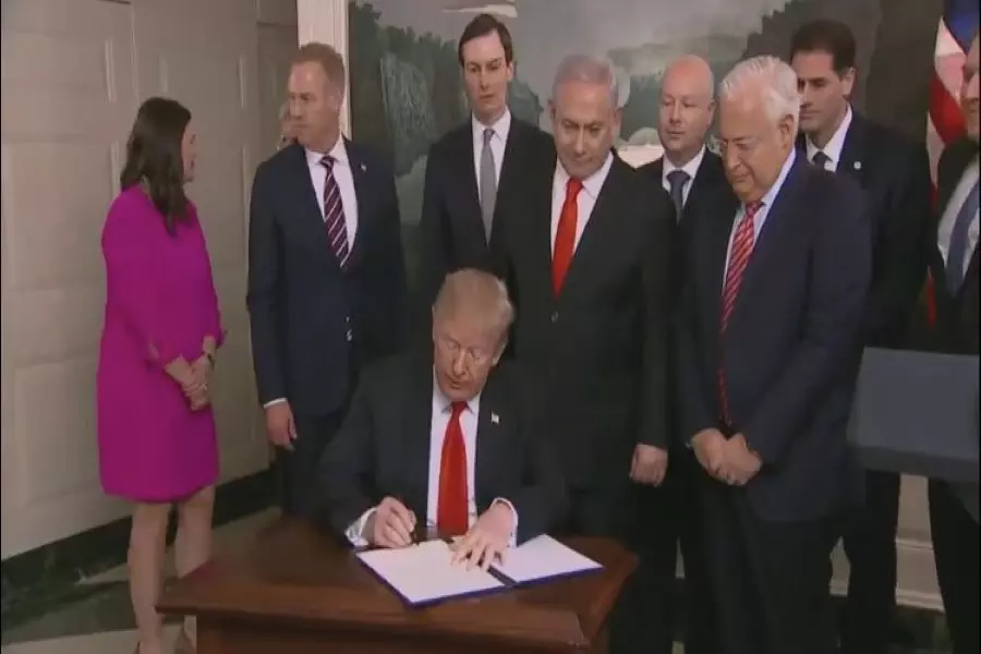 ترامب يوقع رسمياً قرار اعتراف واشنطن بسيادة "إسرائيل" على الجولان المحتل