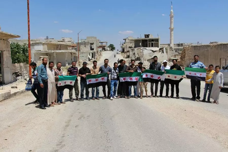 سكان بلدة "التمانعة" بإدلب يعيدون روح الثورة لبلدتهم مؤكدين استمرار الحراك الثوري