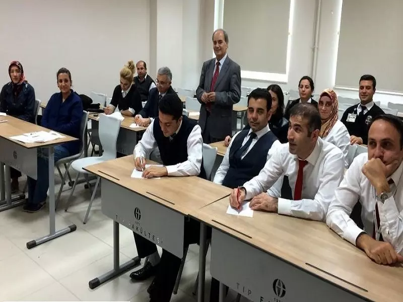 مشفى " شاهين باي " التركي يعلم طاقمه اللغة العربية لتسهيل التواصل مع اللاجئين العرب !