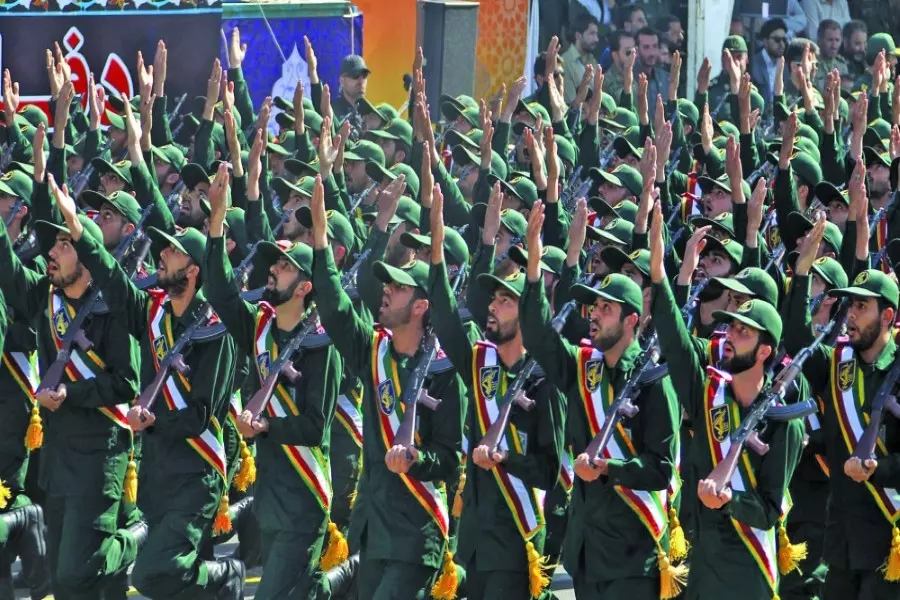 مقتل عشرين عنصراً من الحرس الثوري بتفجير استهدف حافلتهم جنوب إيران
