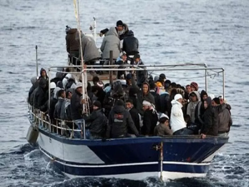 وصول 30 سوري لايطاليا بعد أم قاموا بالرحلة بأنفسهم بقارب لايصلح لمغادرة مرفأ