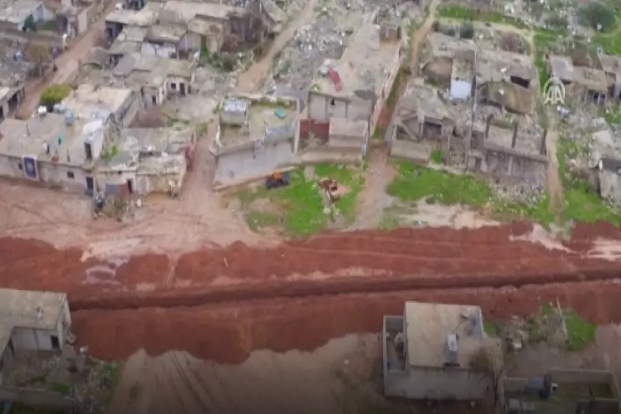 قوات الحماية الشعبية تحفر خنادق وأنفاق في مدينة عين العرب خوفا من الهجوم التركي