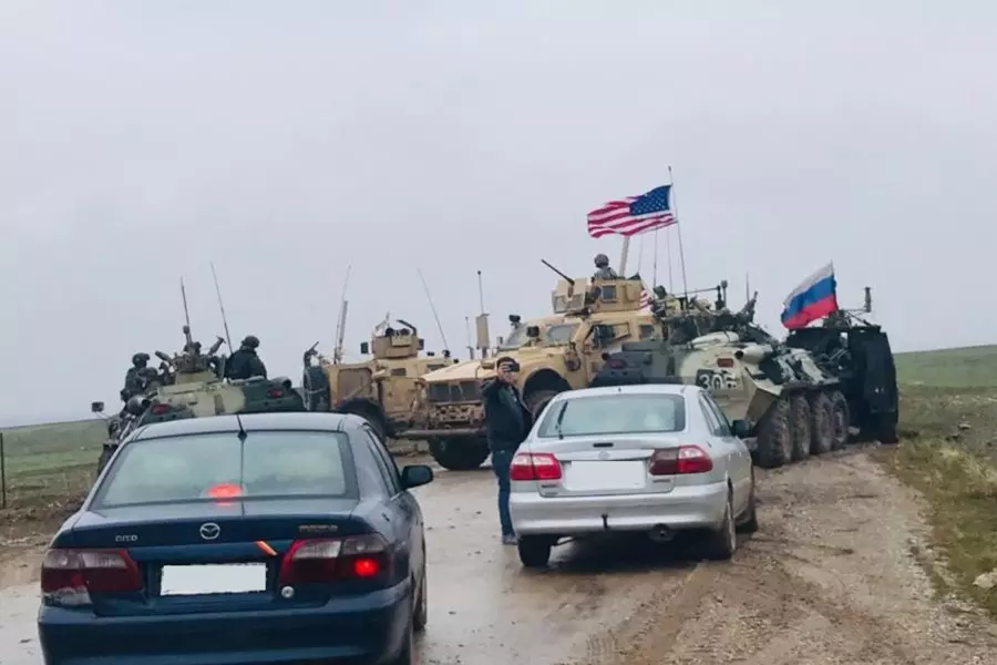 القوات الأمريكية تعترض طريق دورية روسية في ريف الحسكة مجددا