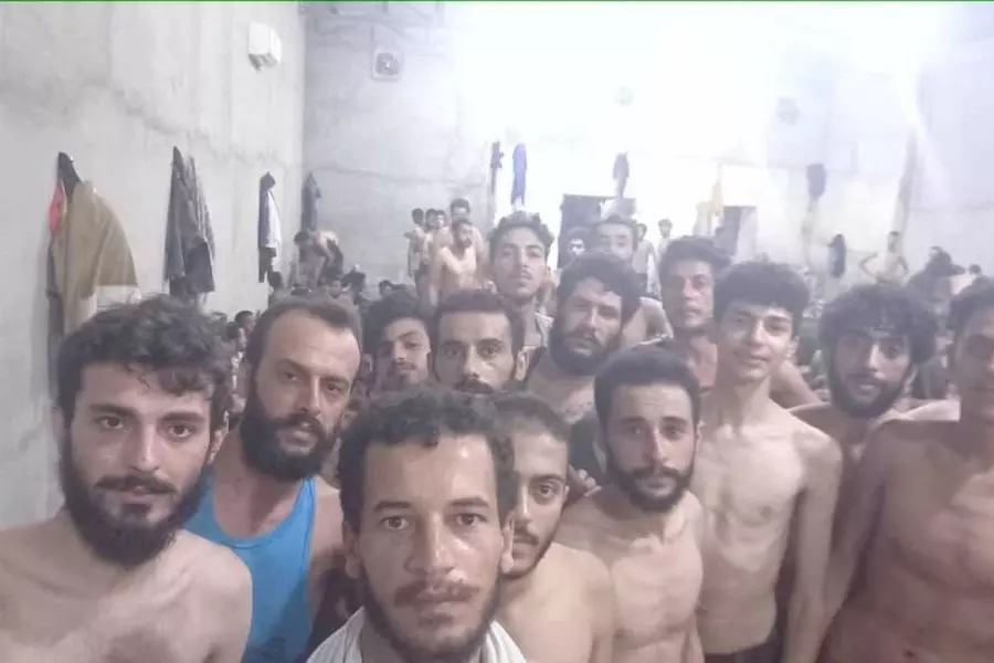 مرصد حقوقي يستنكر "الممارسات غير الإنسانية" بحق مئات السوريين المحتجزين في ليبيا