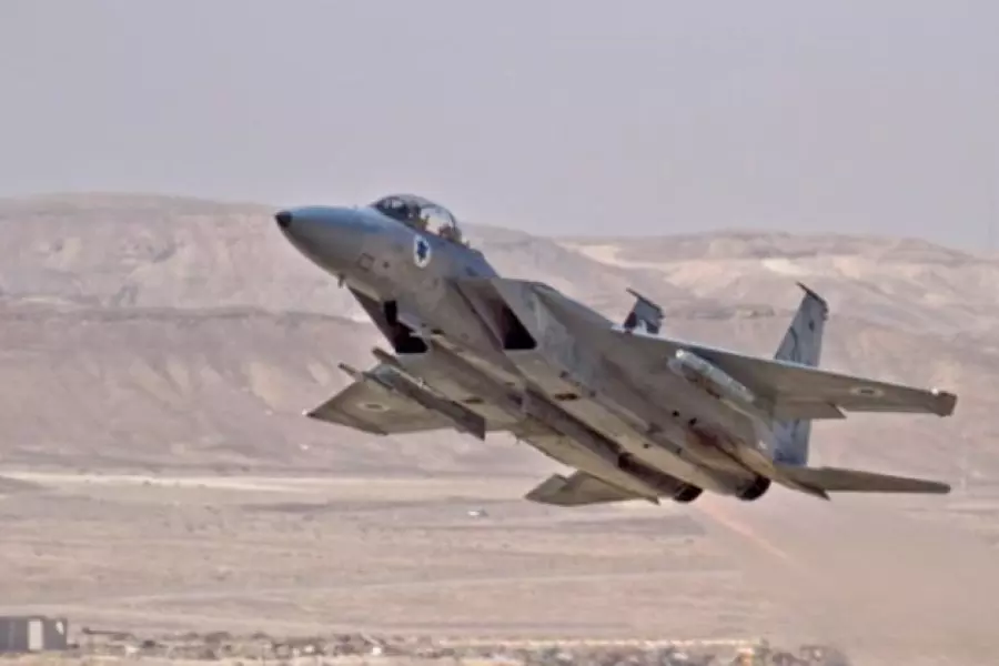 طائرات الاحتلال الإسرائيلي تقصف بعنف مواقع قوات الأسد في ريف القنيطرة