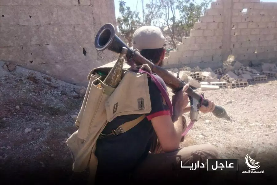 بعد قصف النابالم.. قوات الأسد تحاول التقدم في داريا والثوار يعطبون دبابة