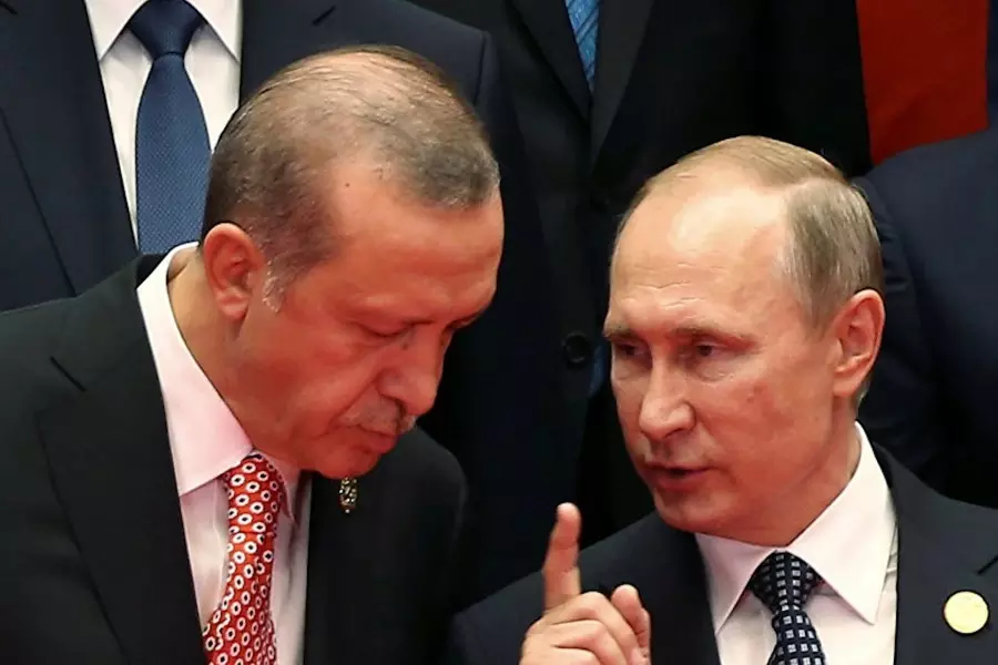 إتصال هاتفي بين بوتين وأردوغان عقب استشهاد 33 جنديا تركيا