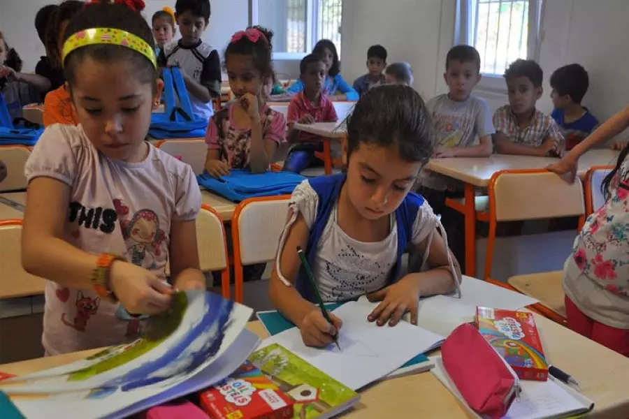 مسؤول تركي: 650 ألف طفل سوري يتلقون تعليمهم في المدارس التركية