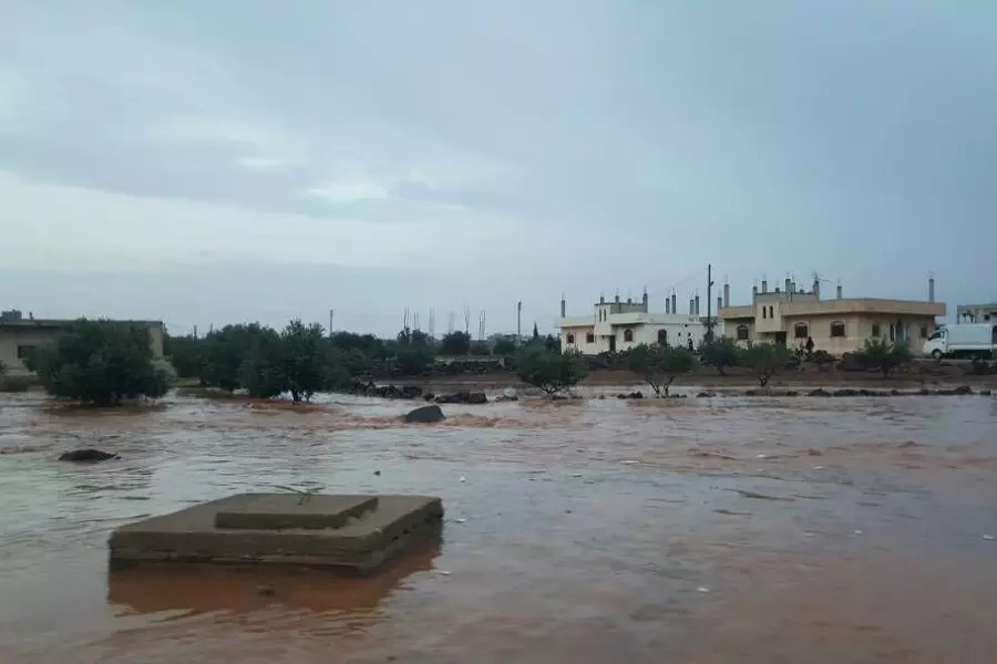 الدفاع المدني بريف درعا يطالب المدنيين القريبين من الوديان بإخلاء مساكنهم تحسبا لفيضانات