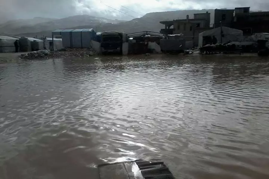 غرق أكثر من ٥٠٠ خيمة .. الشتاء يقصم ظهر اللاجئين السوريين في عرسال