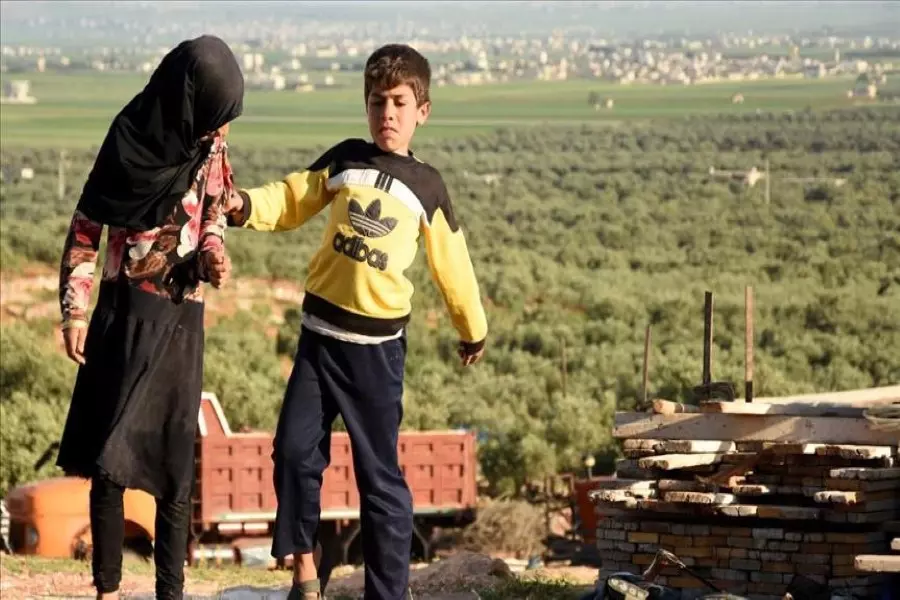 خالد ... طفل سوري يأمل في العلاج خارج سوريا بعد أن فقد القدرة على المشي