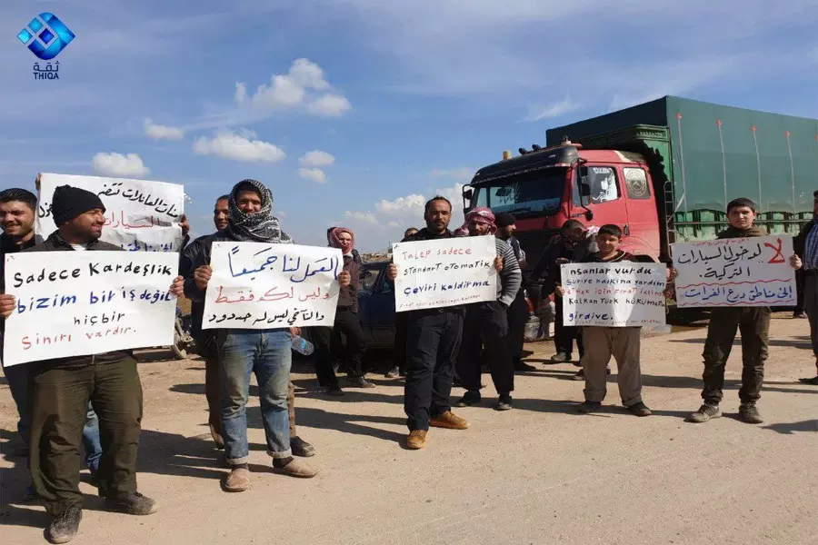 الشرطة المدنية تقتحم مظاهرة سلمية لسائقي الشاحنات في مدينة الباب وتعتقل ناشطين إعلاميين