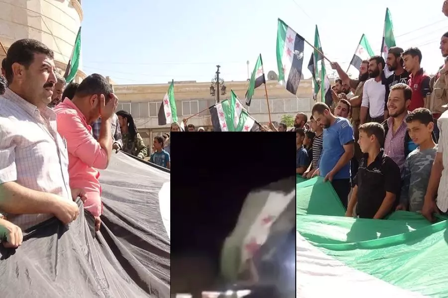 بعد قيام مجموعة بحرقه.. مظاهرة كبيرة في مدينة إعزاز يرفعون علم الثورة