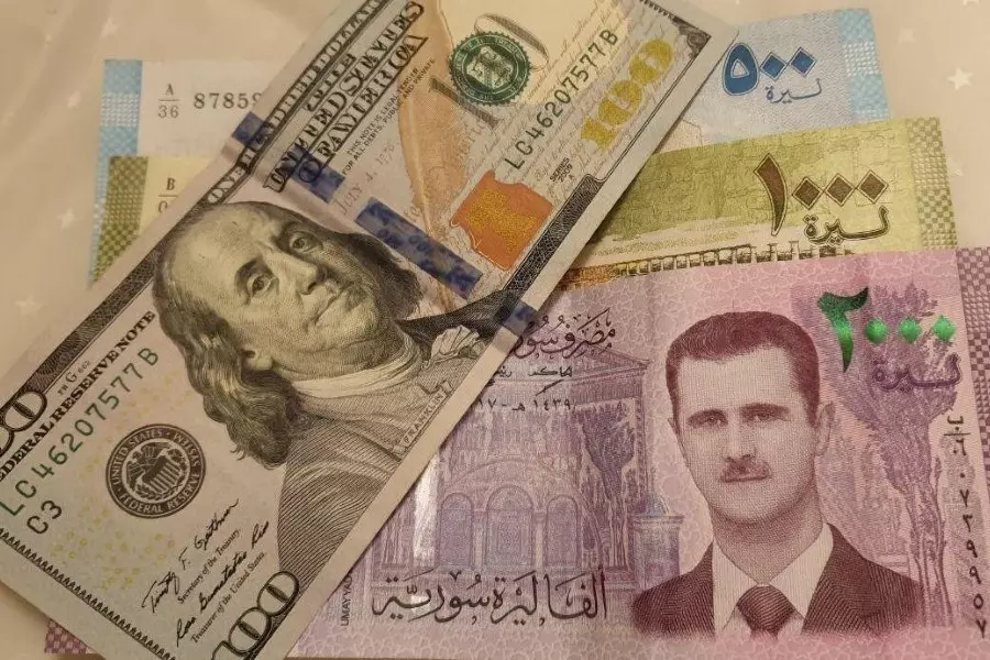 الليرة السورية تتخطى عتبة الـ 1200 للدولار الواحد وتسجل أدنى هبوط