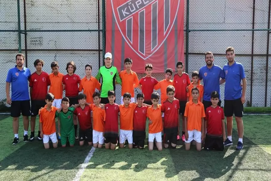 للتعرف على بعضهم .. مؤسسة خيرية تنظم مباراة كرة قدم لأطفال سوريين وأتراك