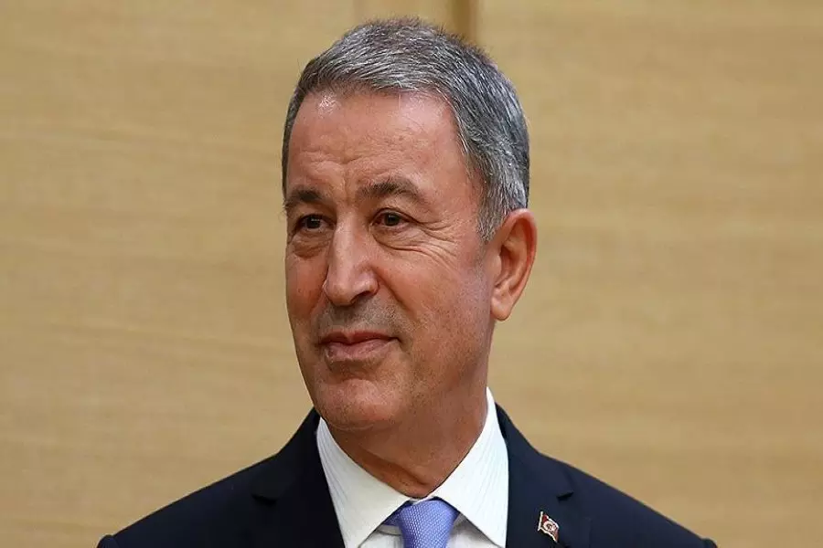 وزير الدفاع التركي يشدد على ضرورة إنهاء وجود قوات الحماية الشعبية شرقي الفرات