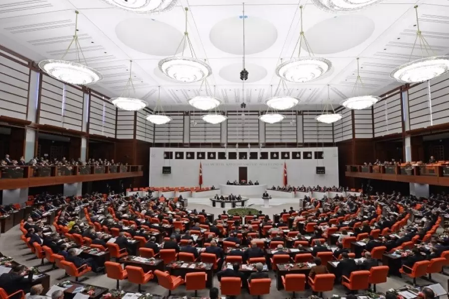 البرلمان التركي يقر تمديد تفويض لإرسال قوات إلى سوريا والعراق
