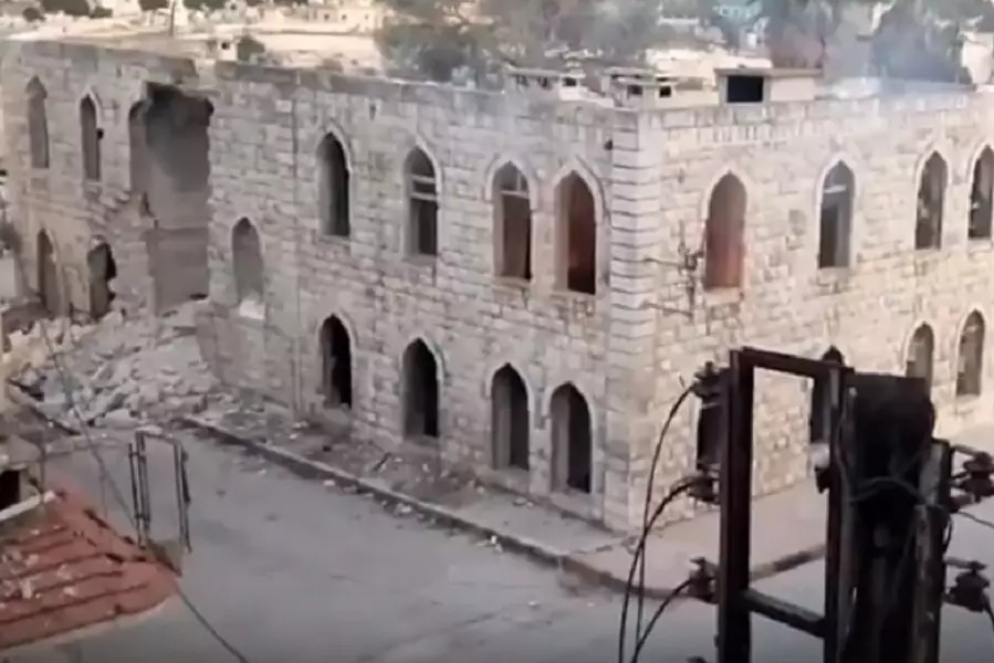 نشطاء يحذرون من تفكيك مبنى "السراي الأثري" في جسر الشغور ويطالبون الفصائل بالتدخل ..