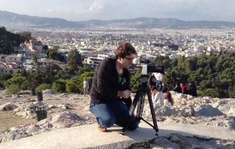 المخرج السوري "غنوم" يفوز بجائز " هوليوود" للأفلام المستقلة الوثائقية عن "قمر في سكايب"