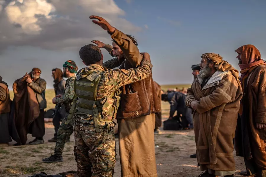 قيادي بالجيش الحر: على حزب العمال الكردستاني التوقف عن أبتزاز العالم بإطلاق سراح الدواعش
