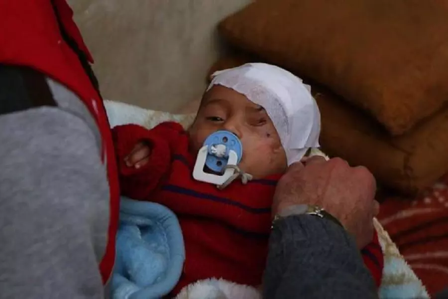والد "كريم" يناشد العالم لانقاذ ابنه قبل أن يفقد البصر بشكل كامل وسط الحصار