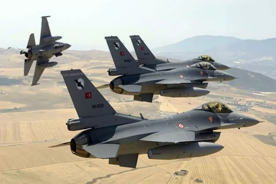 لأول مرة منذ اطلاق “درع الفرات” .. الطيران الحربي التركي يستهدف مواقع “ب ي د” الكردي جنوب جرابلس
