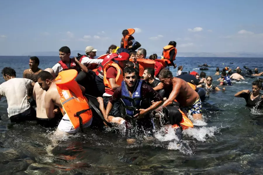 قلق أوروبي من استمرار تدفق مئات المهاجرين من تركيا إلى اليونان