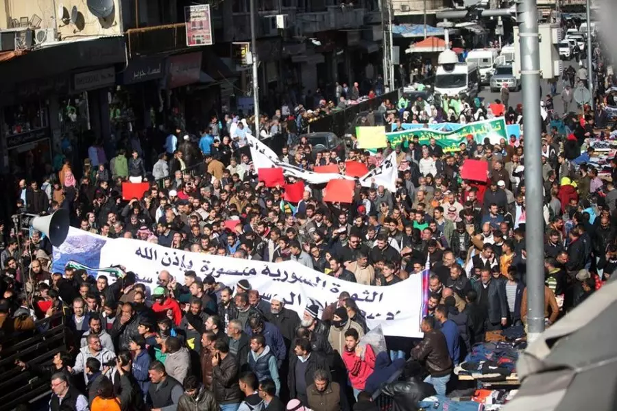 تنديدا بالمجازر في حلب واحتجاجا على الصمت العربي ... مسيرة من أقدم مساجد العاصمة الأردنية