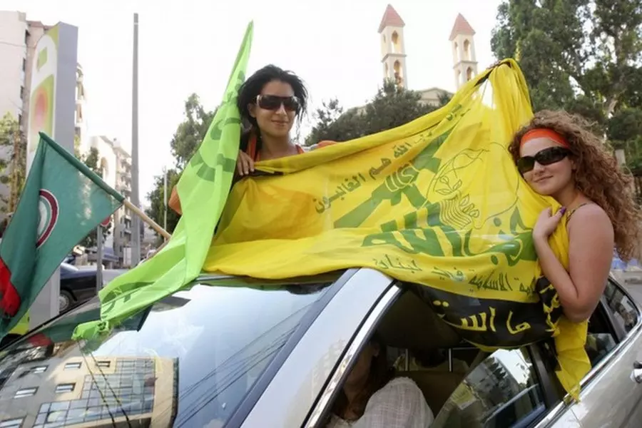 صحيفة لبنانية: حزب الله يستعين بشبكات الدعارة للتجسس