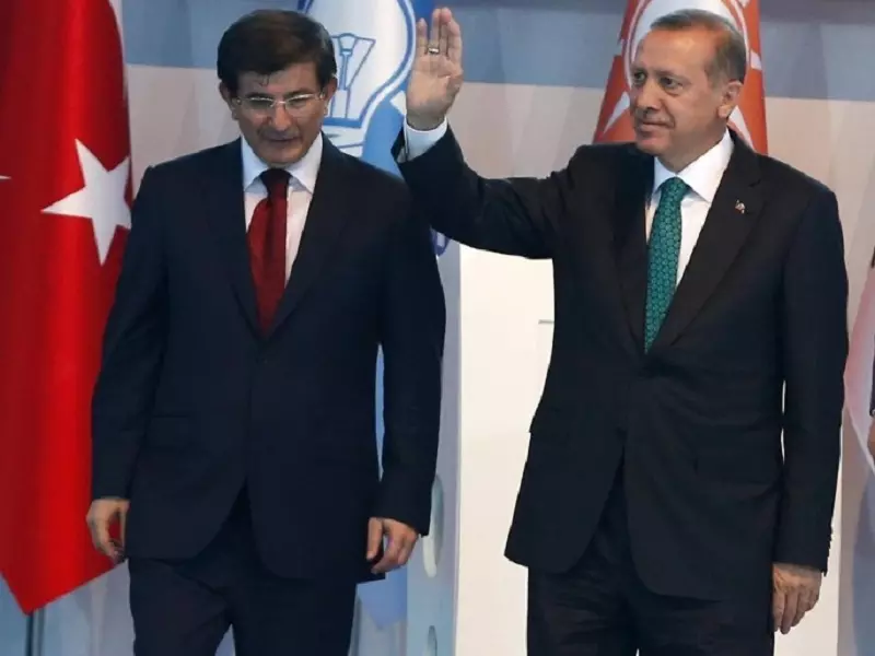 أردوغان يكلف أوغلو بتشكيل حكومة .. بدأ السعي للتحالف أوالدعوة الى انتخابات مبكرة