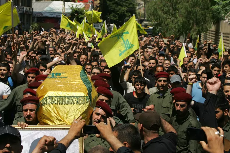 صحيفة لبنانية تتحدث عن صفقة محتملة لاحتواء "حزب الله" تكون روسيا أحد أطرافها