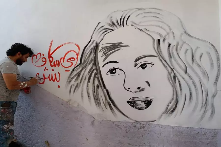 "أيقونة الثورة" على جداريات بنش