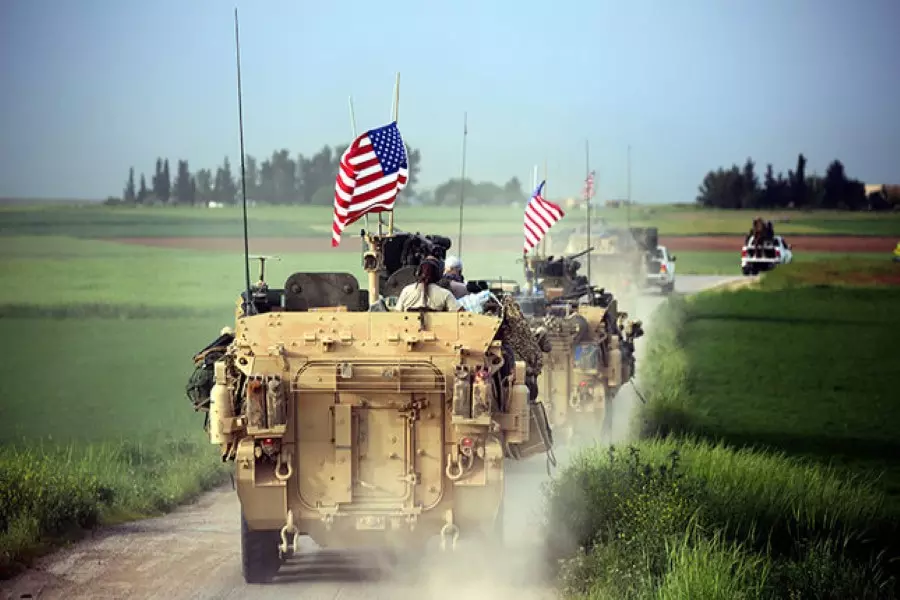 الولايات المتحدة تسير عربات عسكرية شمالي محافظة الرقة باتجاه الحدود التركية