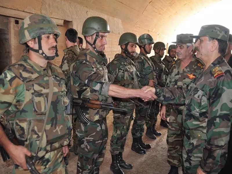 وزير الدفاع في حكومة الاسد يزور مطار الثعلة العسكري بريف السويداء