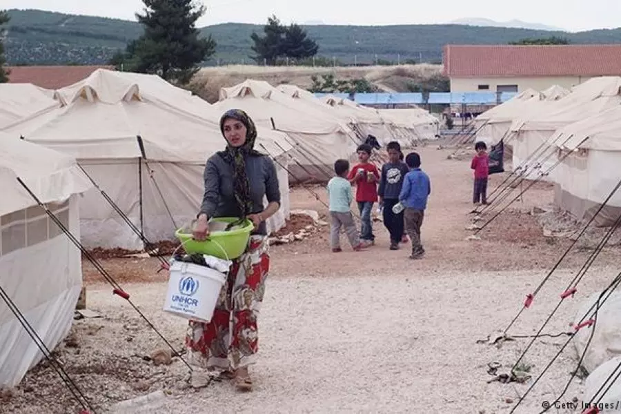 العفو الدولية: حتى الاستحمام غير آمن للنساء في مخيمات اللاجئين باليونان