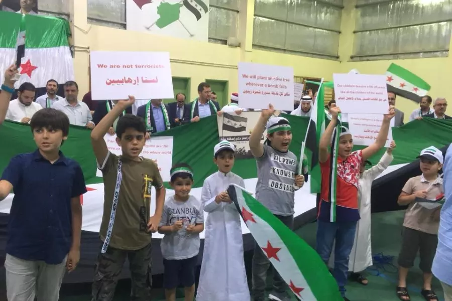 بعنوان "باقون كجذور الزيتون" اعتصام لسوريين وقطريين في الدوحة دعماً لإدلب