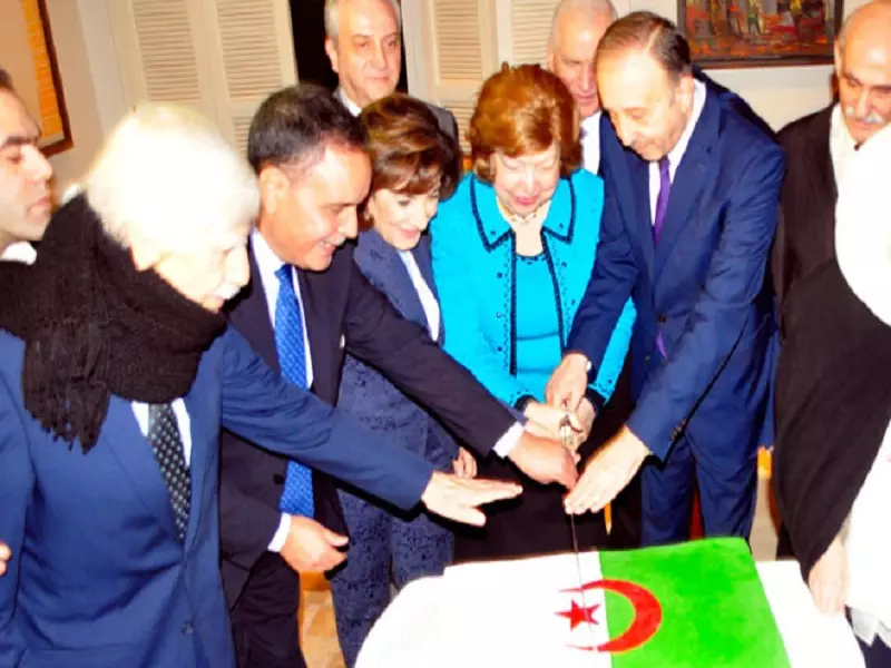 على وقع قتل السوريين .. سفارة الجزائر لدى الأسد تحتفل بثورتها "التحريرية" في دمشق !!