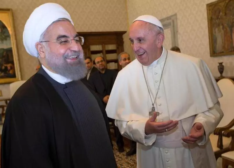 البابا:كلي أمل بأن يعم السلام وأن تعمل ايران على تعزيز الحلول السياسية .. روحاني : صلي لأجلي !؟
