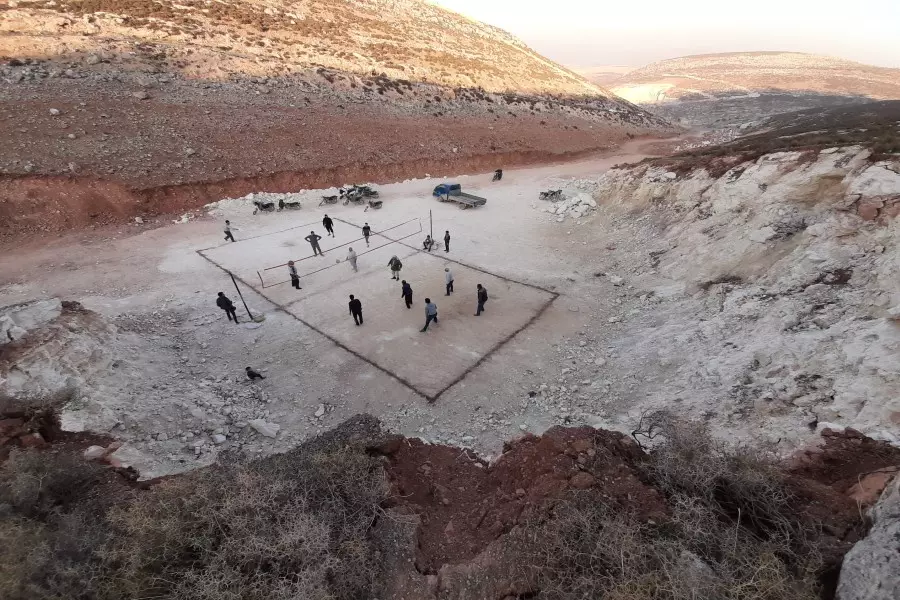 رياضة كرة الطائرة... متنفس نازحين من ريف حماة في زمن الحرب