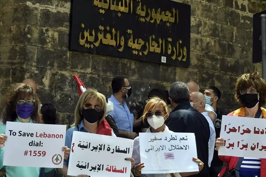 نشطاء في لبنان يتظاهرون مطالبين بقطع العلاقات مع إيران "النظام السوري حسود وحقود"