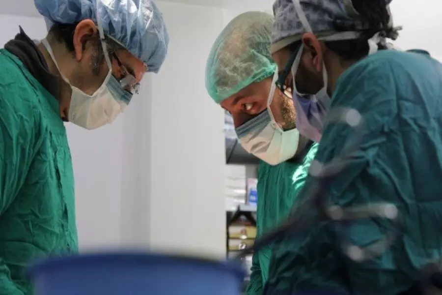 طبيب سوري أنقذ ضحايا مانشستر: “عالجت الجراح ذاتها في حلب”