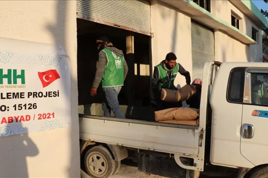 "الإغاثة التركية" توزع بذور قمح على المزارعين في "تل أبيض ورأس العين"