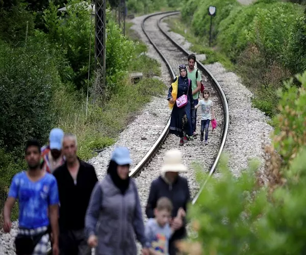 معاناة اللاجئين على الحدود اليونانية المقدونية