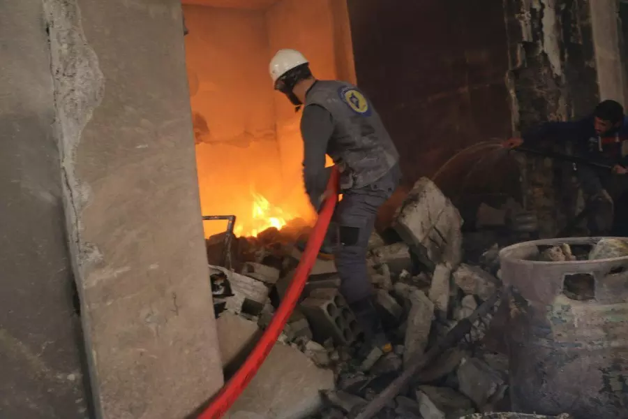 استهداف مركز لـ "الخوذ البيضاء" في زملكا يخلف شهيد وثلاث إصابات من عناصرها